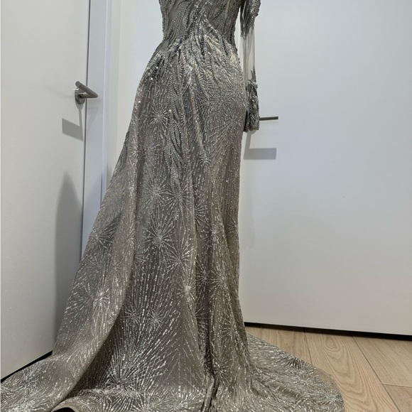 Beautiful,  Gorgeous  gown where once silver color - Picture 4 of 6